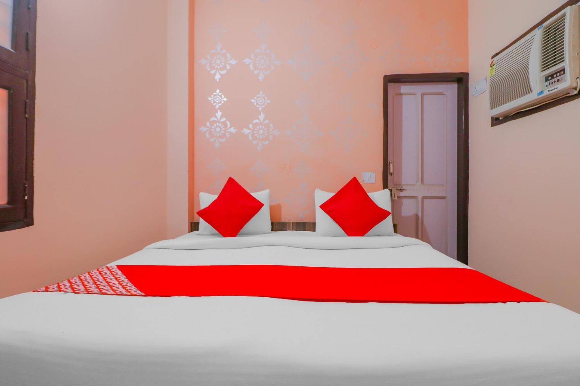 Hotel O Bhardwaj Guest House Garhi Harsaru Exterior foto
